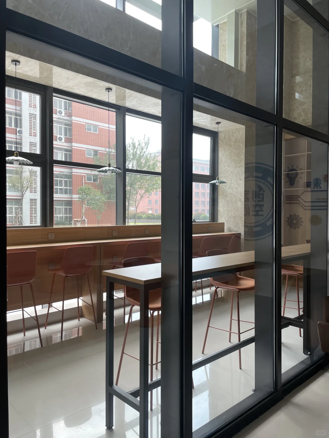 在新乡学院里的公司～再不找工作就过年啦～