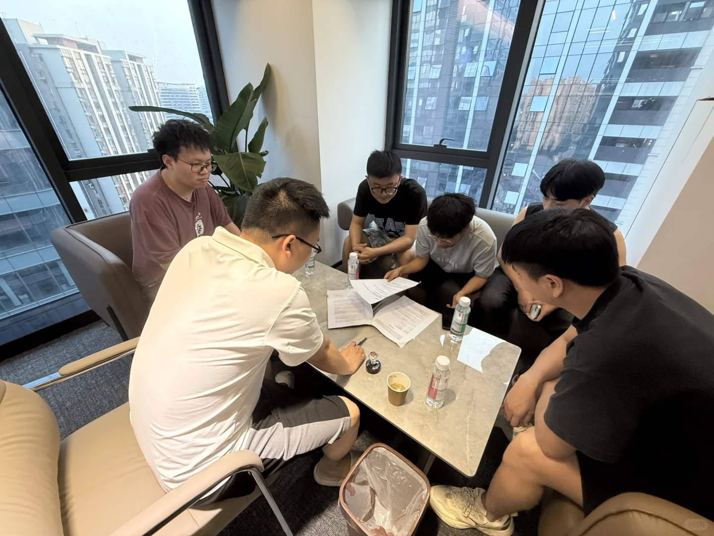 成都一群年轻人的电商公司