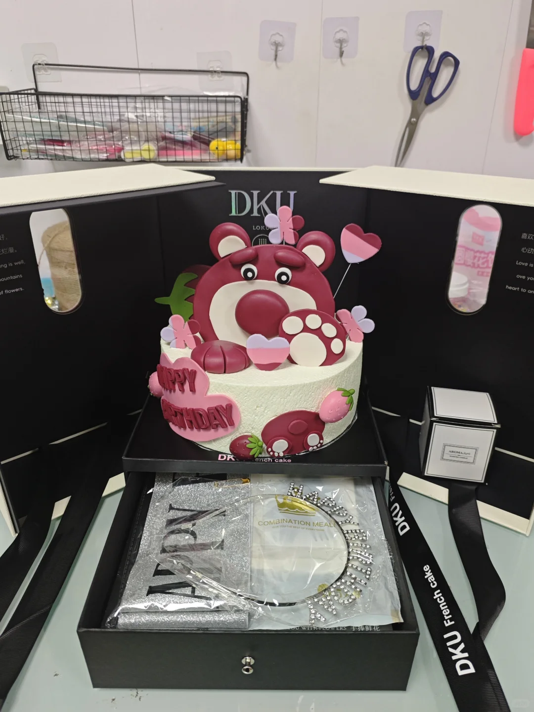 招聘裱花师，月工资5000，包吃住