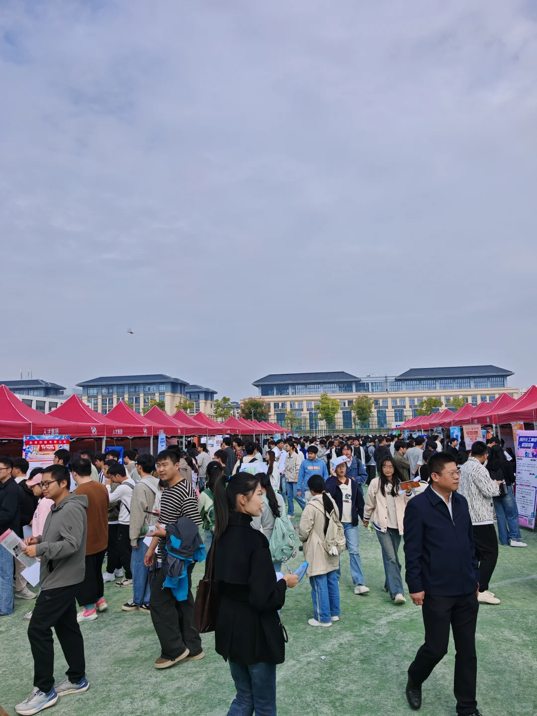 呜呜呜 我是废物 没有一个企业要我