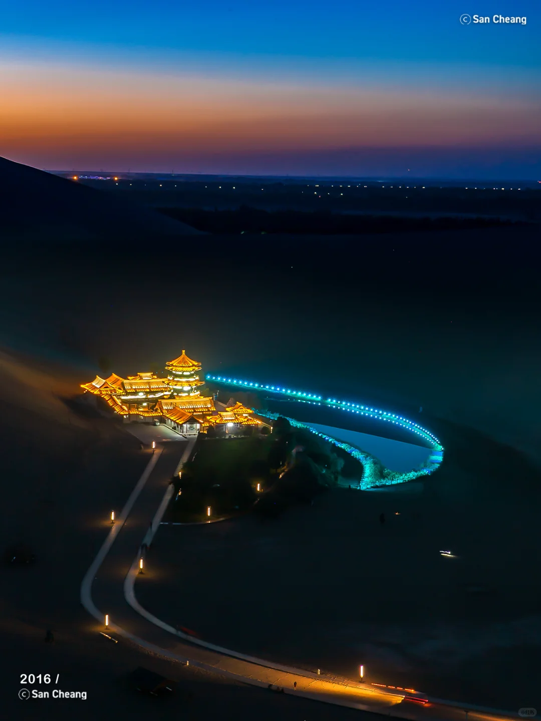 16 大漠西北：夜幕下的鸣沙山