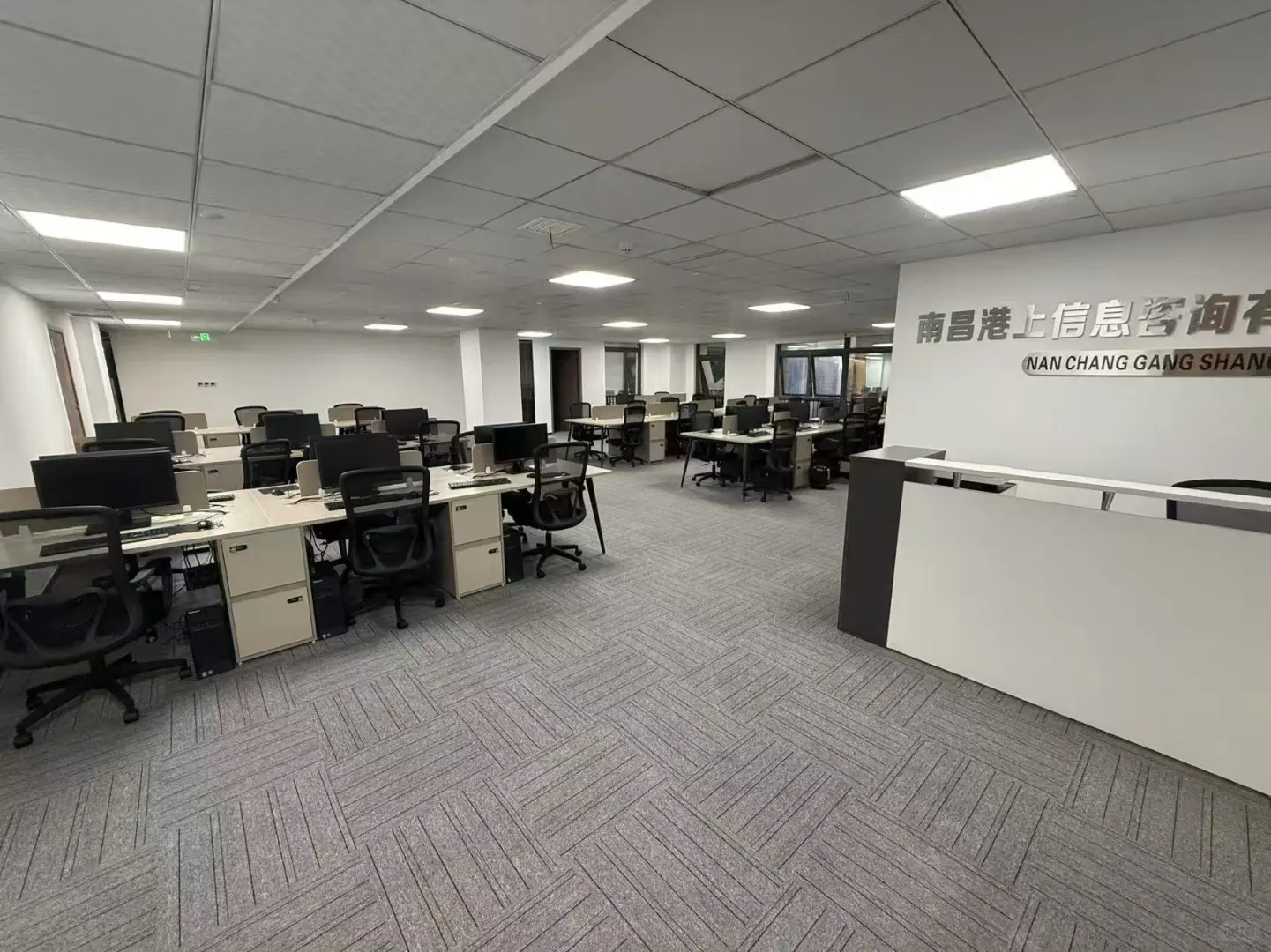 早九晚六+无销售性质+五险轻松小客服