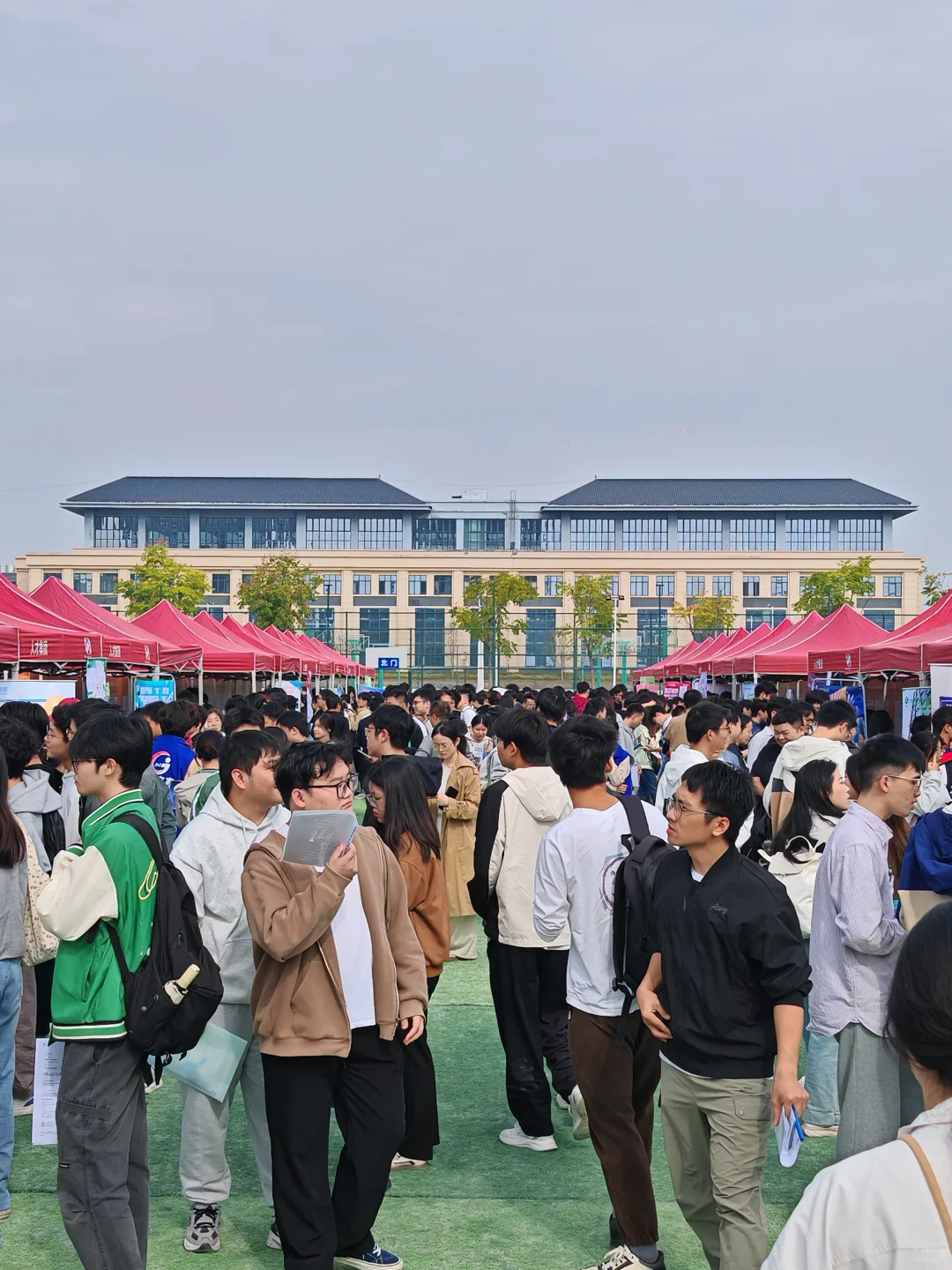 呜呜呜 我是废物 没有一个企业要我