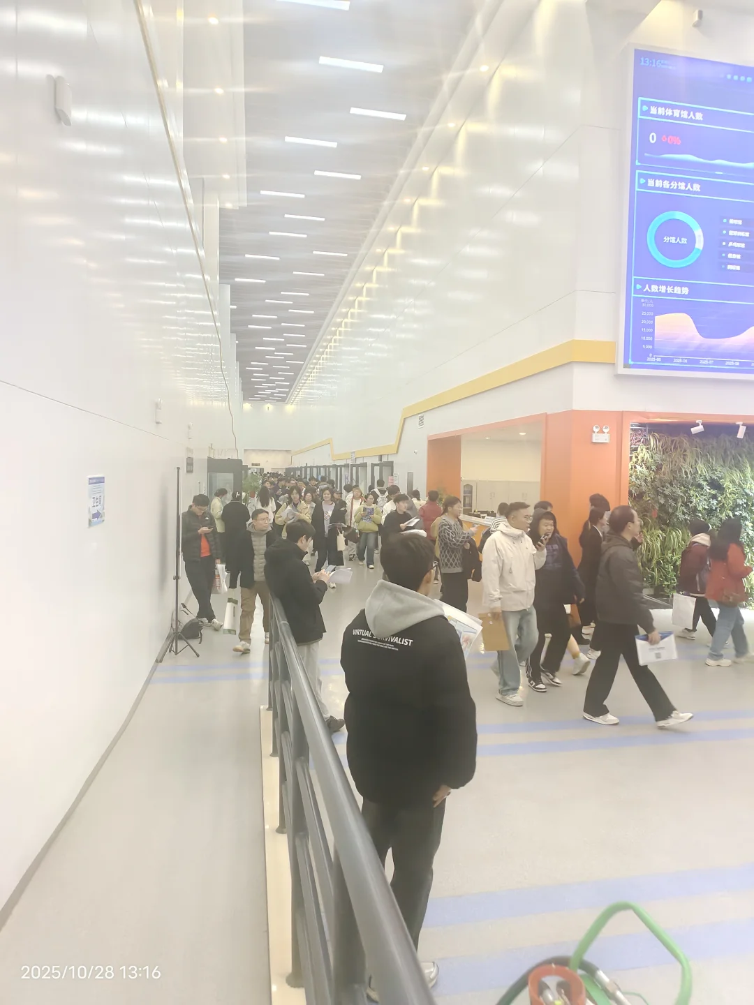 参加双选会,我感觉自己是这片浪潮下的灰烬