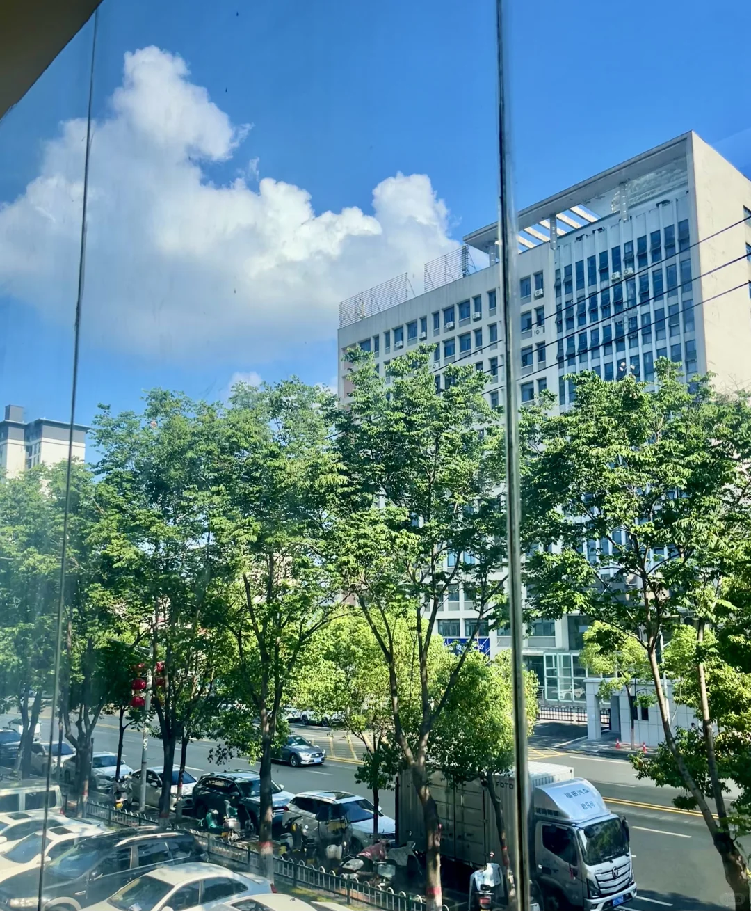 早九晚五🕘的人事行政班有人来嘛