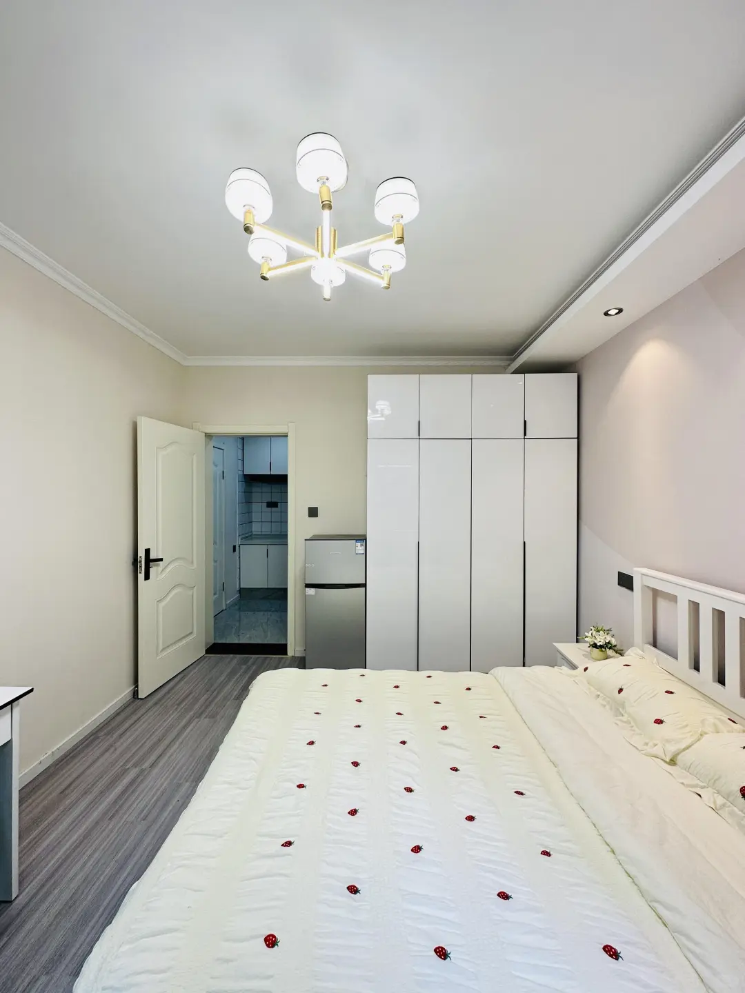 青岛租房直租 市北区 700带阳台 可押一付一