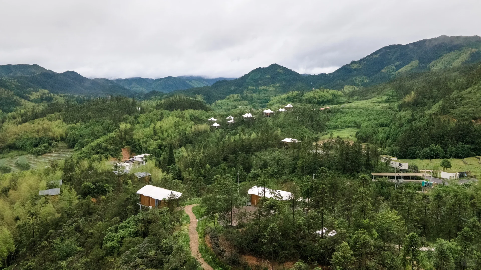 进厂不如进山！湖南郴州民宿招募贴