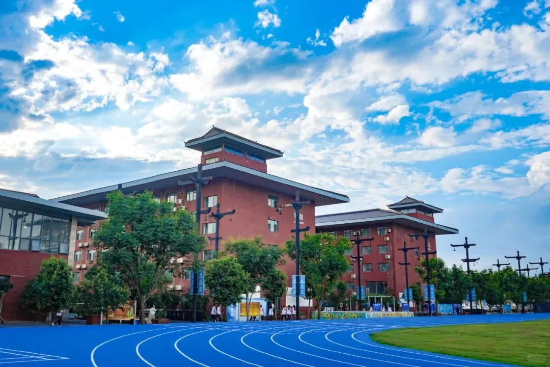 六险一金！郑州四禾美术学校教师招聘公告！