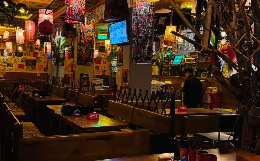 东莞清吧服务员400/天日结🉑短期包吃包住