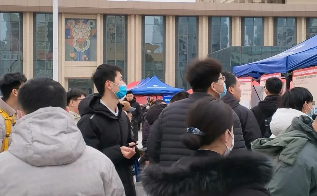 **裕华万达大型户外招聘会：春风送岗，等你