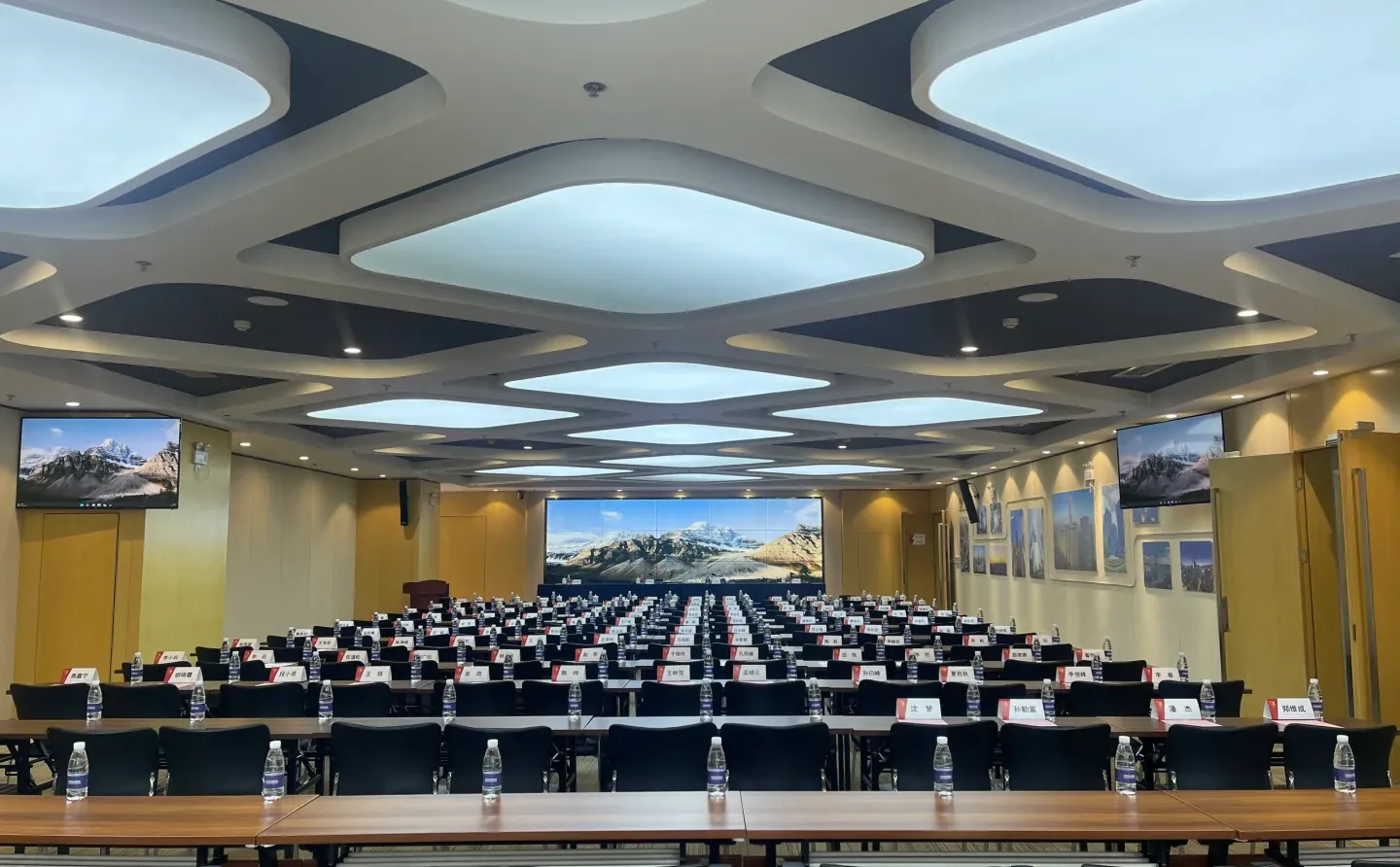 招聘会务小姐姐👧