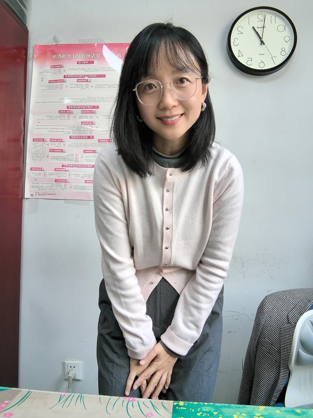 40+体制内女教师灰色粉色穿搭