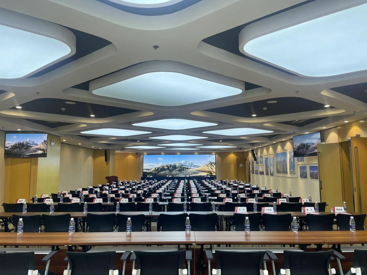 招聘会务小姐姐👧