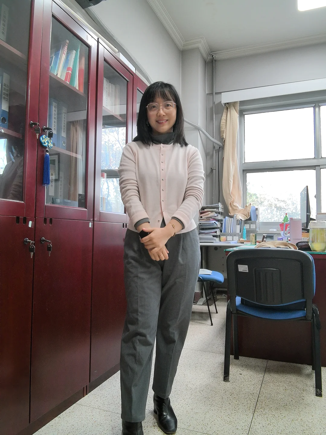 40+体制内女教师灰色粉色穿搭