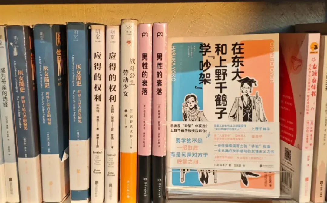 在书店上班，慢慢喜欢上阅读