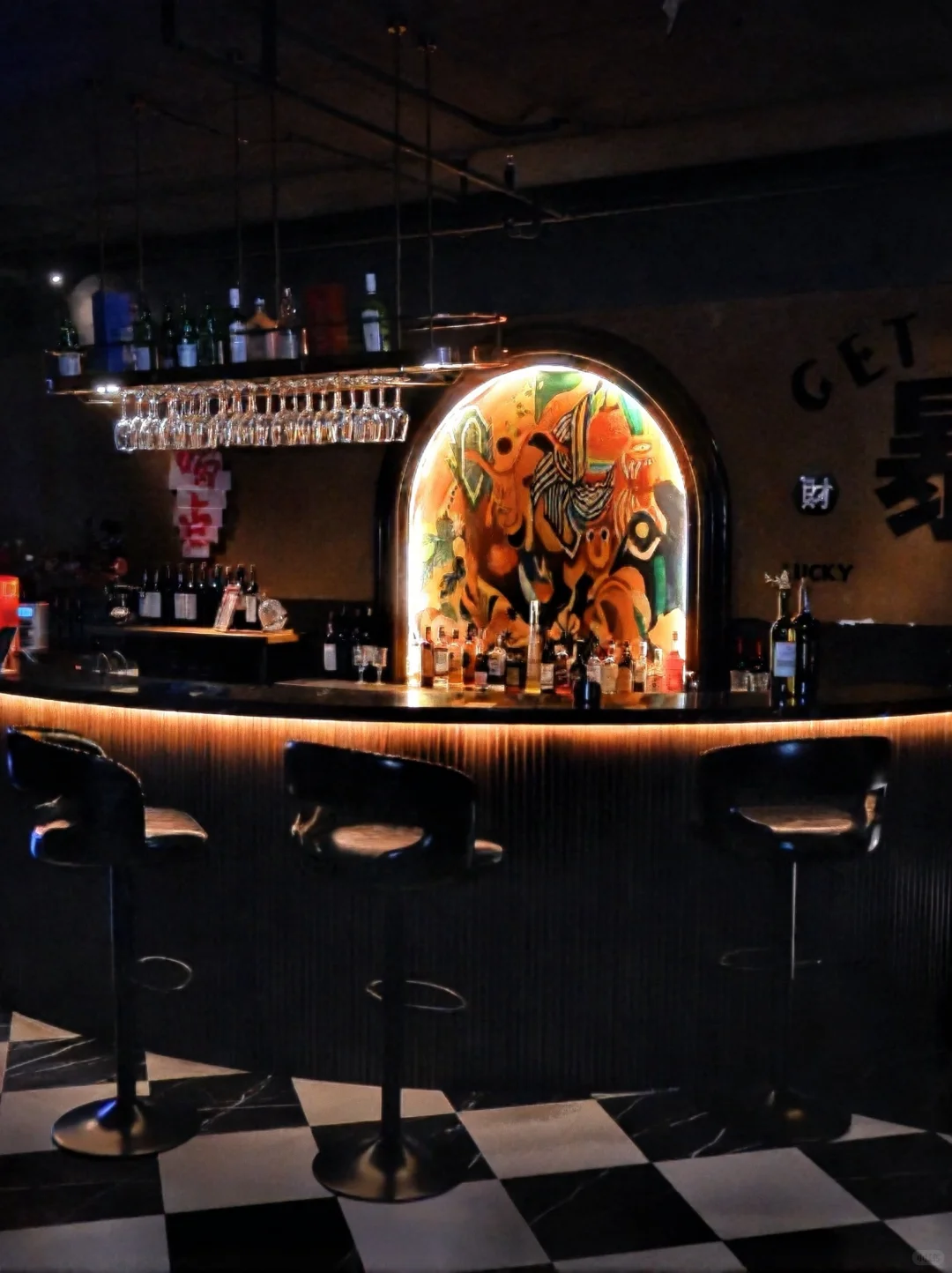 招聘大量酒吧营销