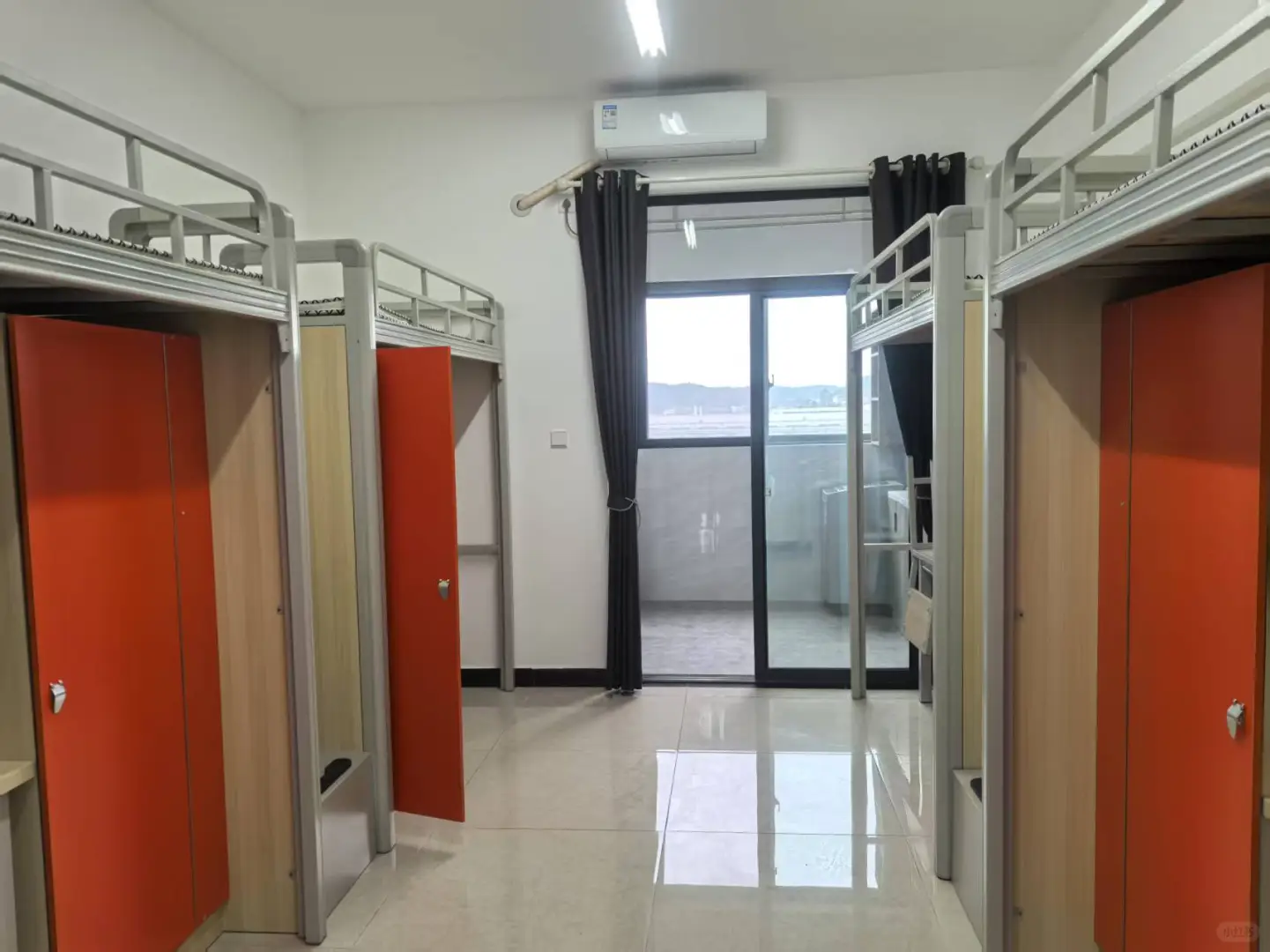 不限民族 16-50，可周预工资可带手机不体检