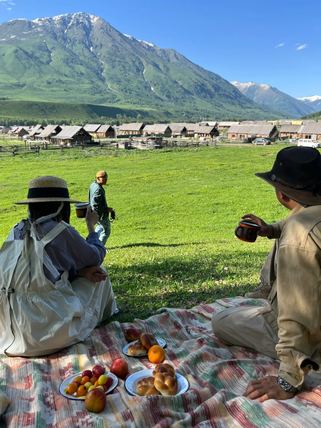 新疆招人，在草原边上班，天天带薪看雪山