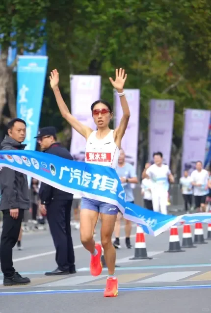 “最快女护士”张水华，被医院警告处分