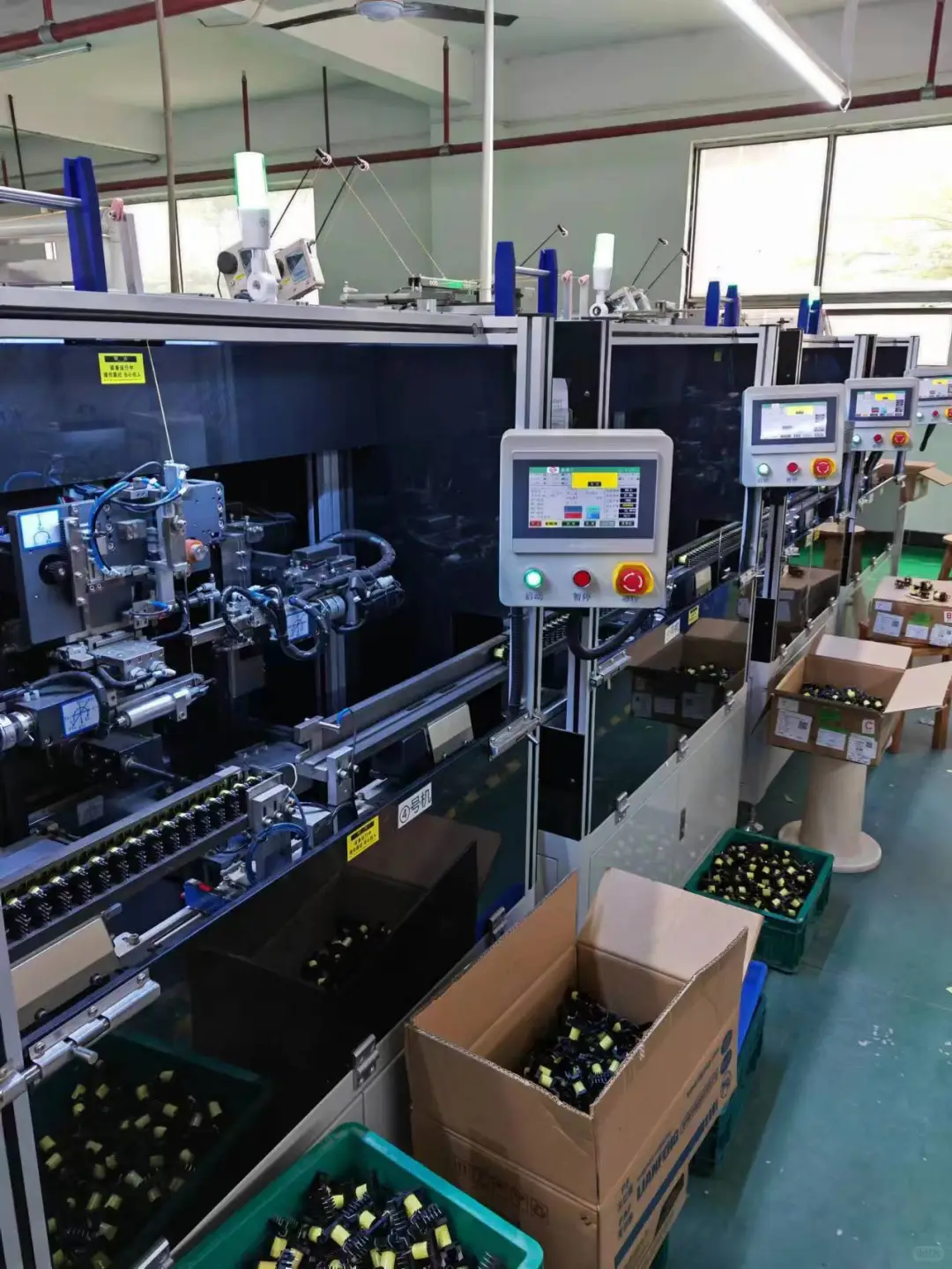 钦州小伙伴，长白班工作包吃住，需要的滴滴我