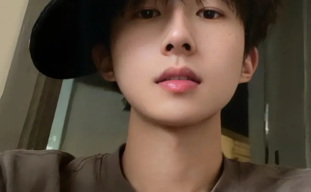 太原招一个可爱前台一起工作