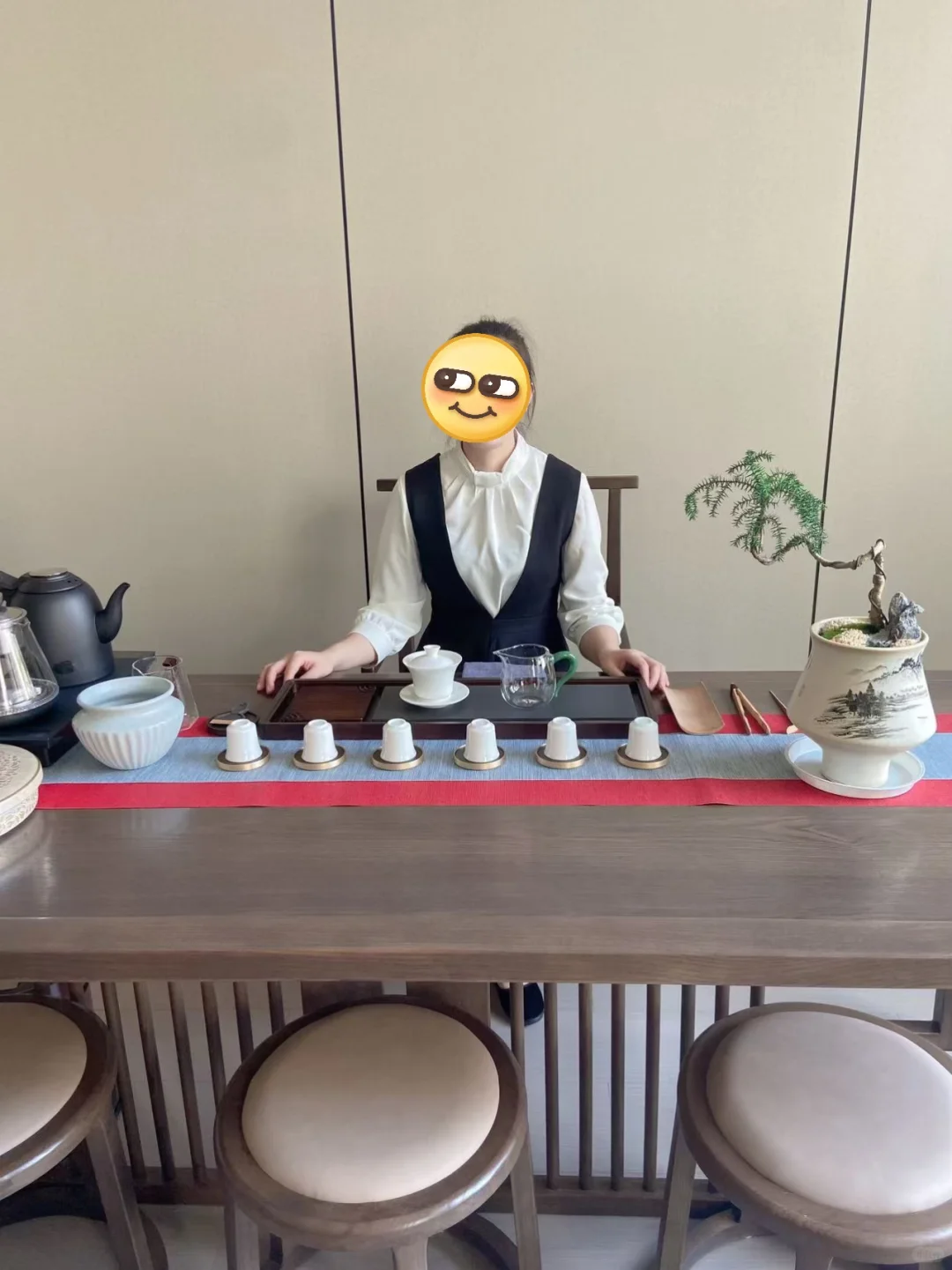 餐厅招募领班服务员茶艺师待遇从优