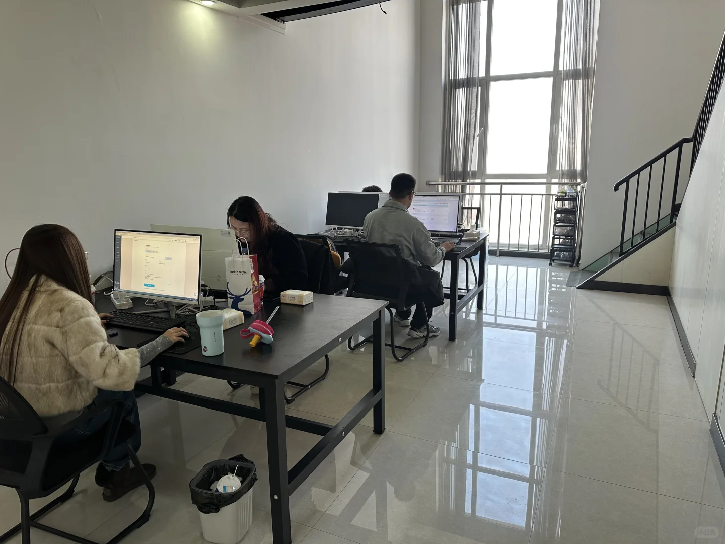 竞秀人事9-6双休不加班性格外向的来