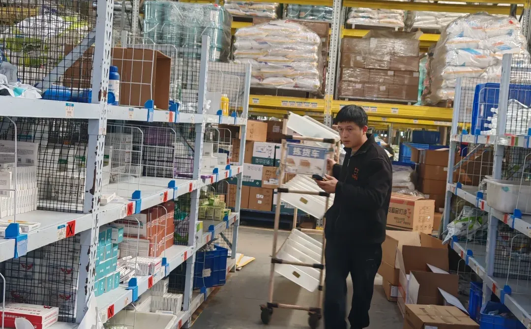 5000+招拣货打包工人