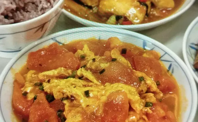 美食一个人简单的饭菜 平平淡淡简简单单的一餐 做饭是热爱生活的方式 享受做饭的乐