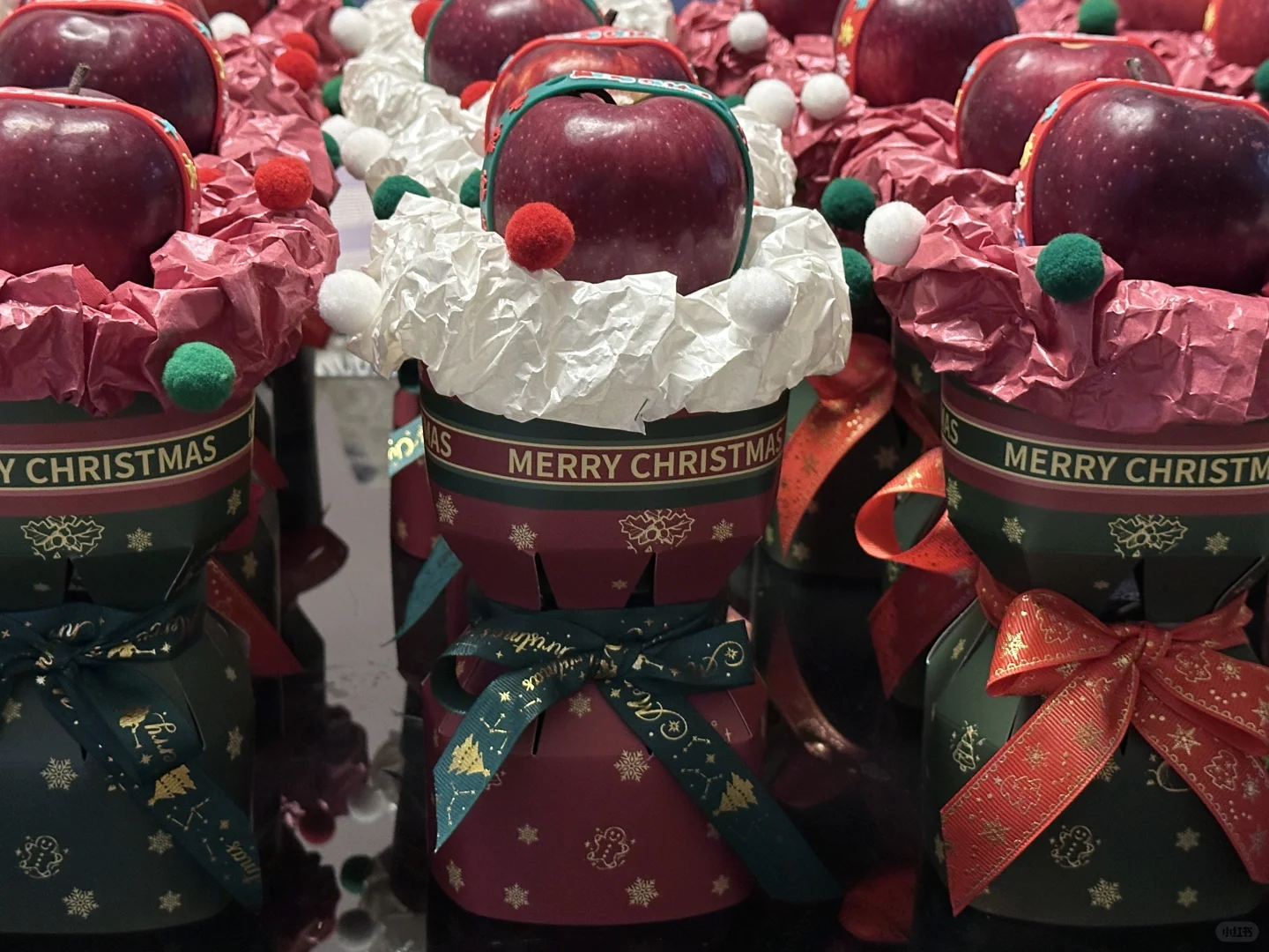 喜欢的可以预订啦✌️全部都是蛇果🍎圣诞节花束 圣诞氛围感在身边 铃铛一响圣诞就