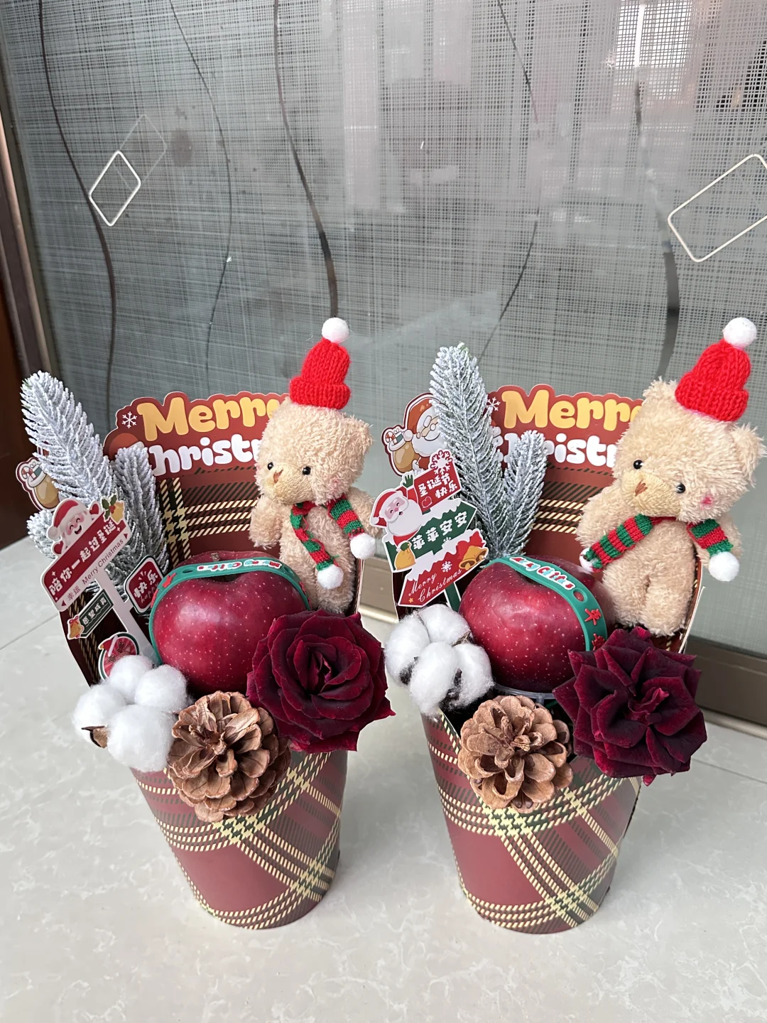 喜欢的可以预订啦✌️全部都是蛇果🍎圣诞节花束 圣诞氛围感在身边 铃铛一响圣诞就