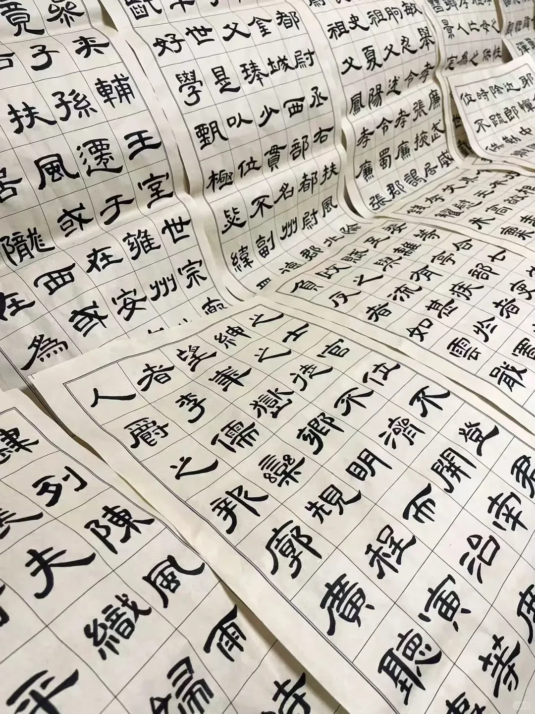 建议不要把自己的书法发朋友圈