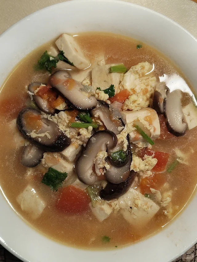 一人简单晚餐Day93//番茄菌菇豆腐汤+糙米饭