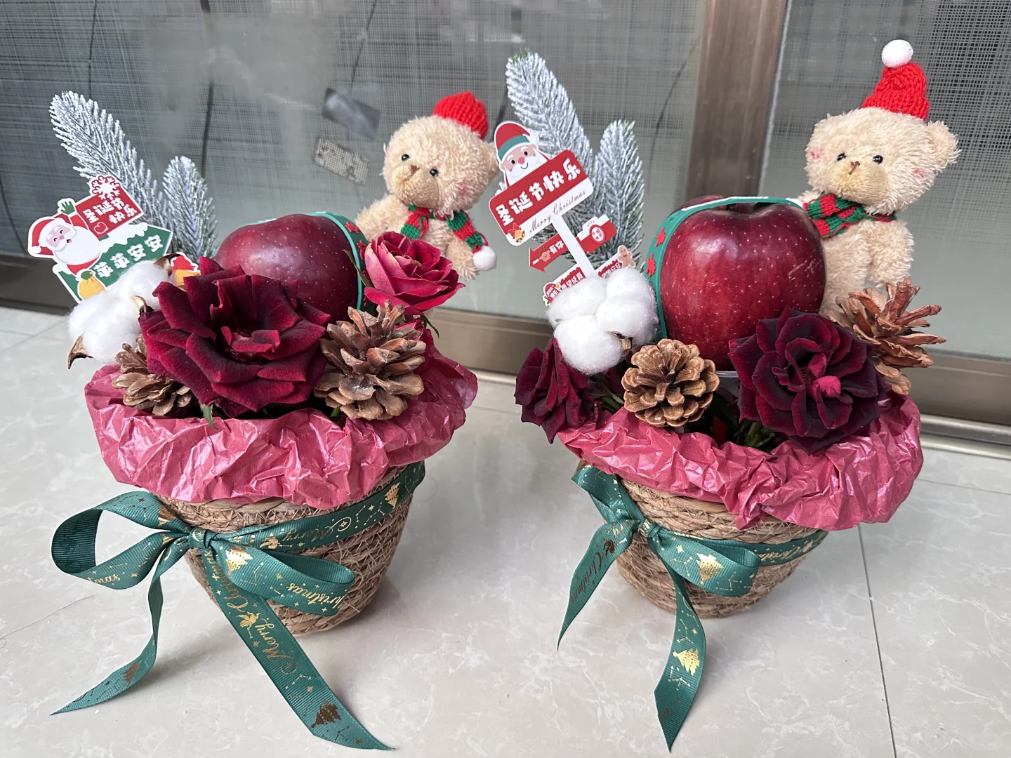 喜欢的可以预订啦✌️全部都是蛇果🍎圣诞节花束 圣诞氛围感在身边 铃铛一响圣诞就