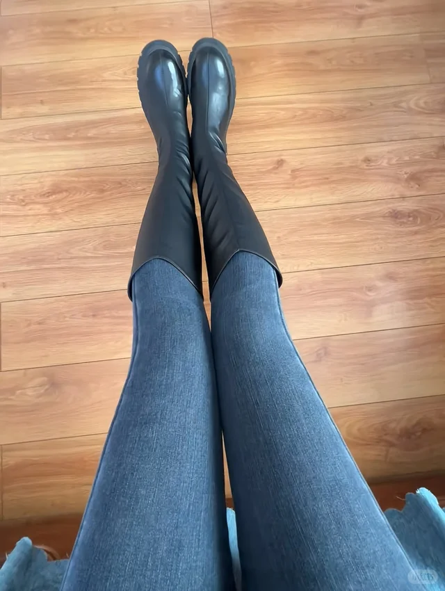 美腿 牛仔裤女 这么穿显腿长