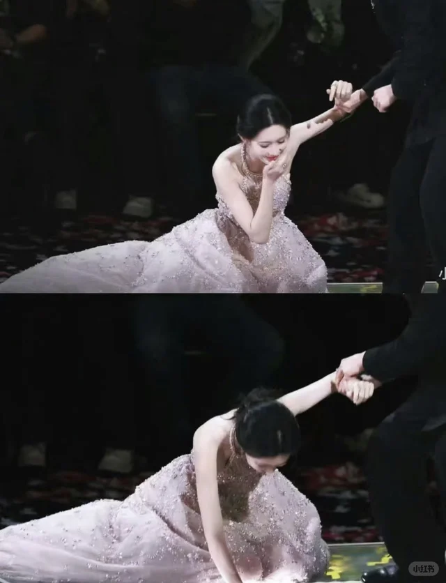 谁懂，孟子义摔倒都这么美