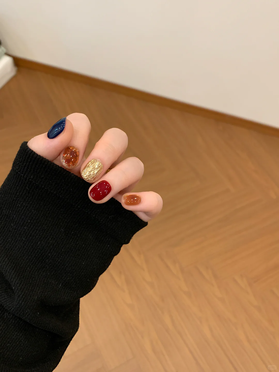 ✨跨年美甲准备好啦！好显白✰•.。