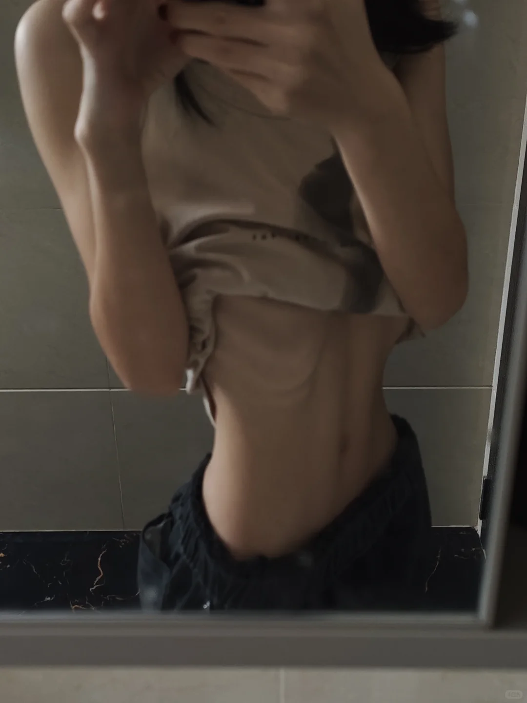 纯饿瘦的身材 可惜是H腰