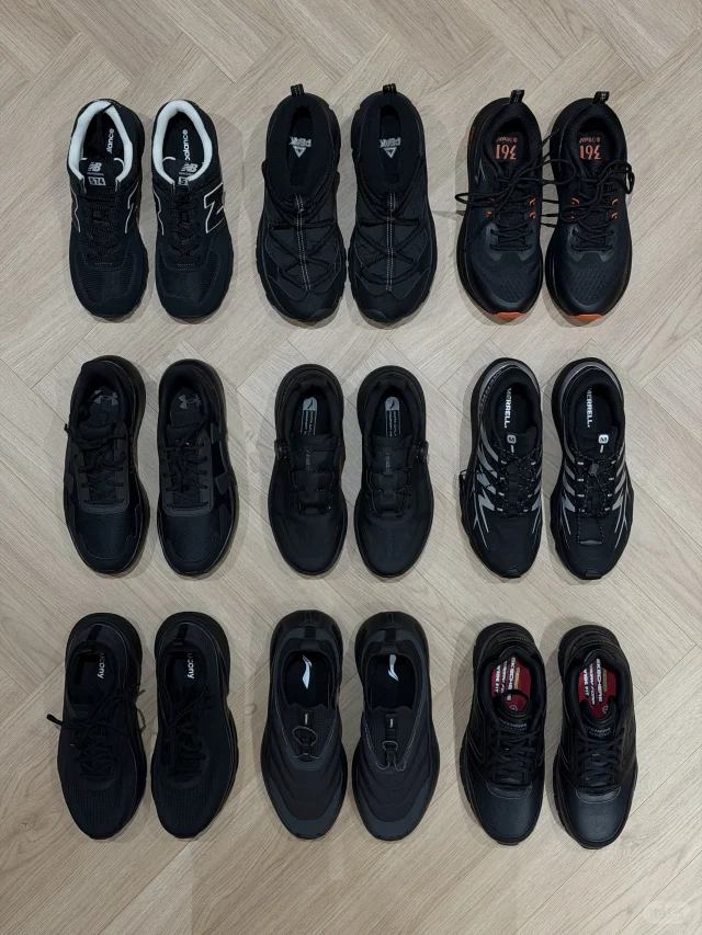 近期9双适合通勤且百搭的全黑鞋子合集。