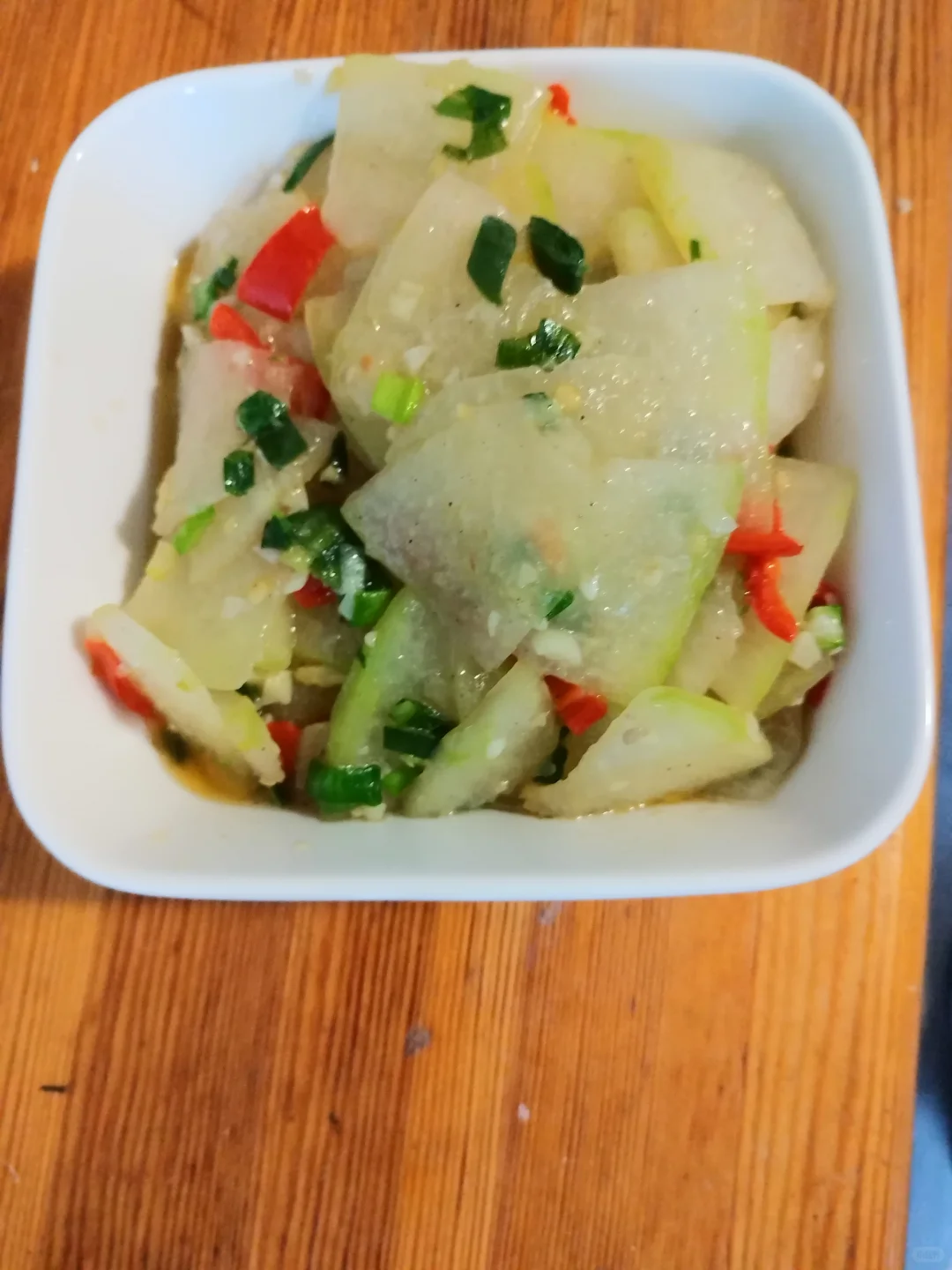 今日午餐：蒜苔炒肉丝，蚝油葱香冬瓜