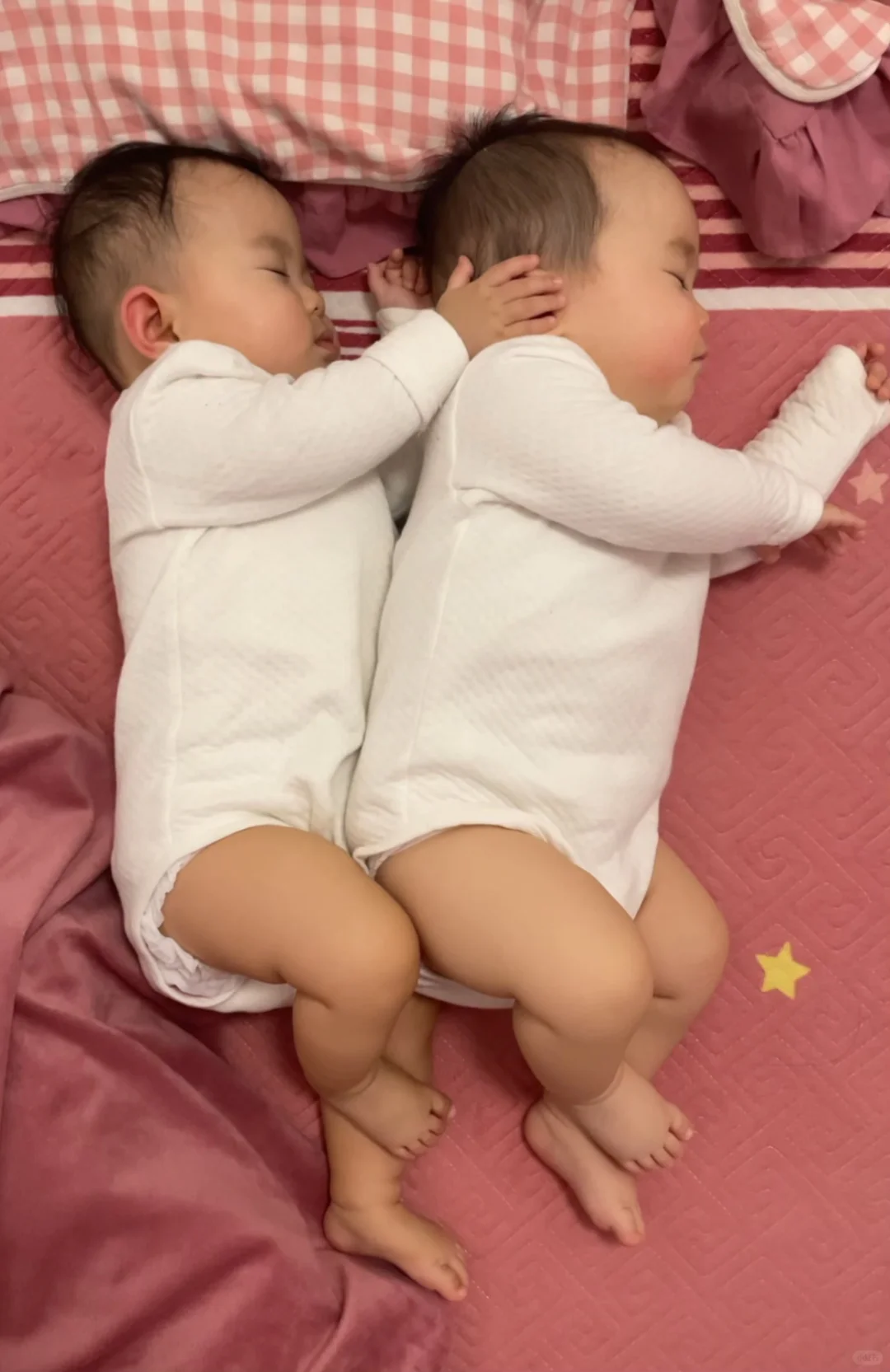 龙凤胎｜我以为的睡姿🆚实际上的睡姿