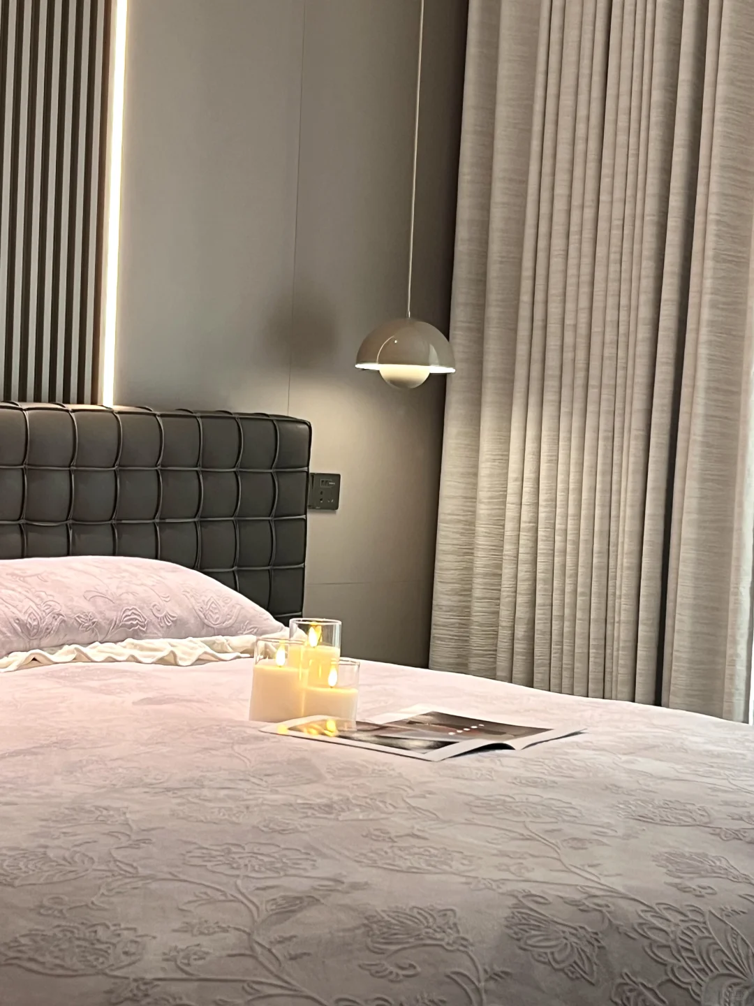 这个带着L衣柜设计的主卧，居然有点好看！