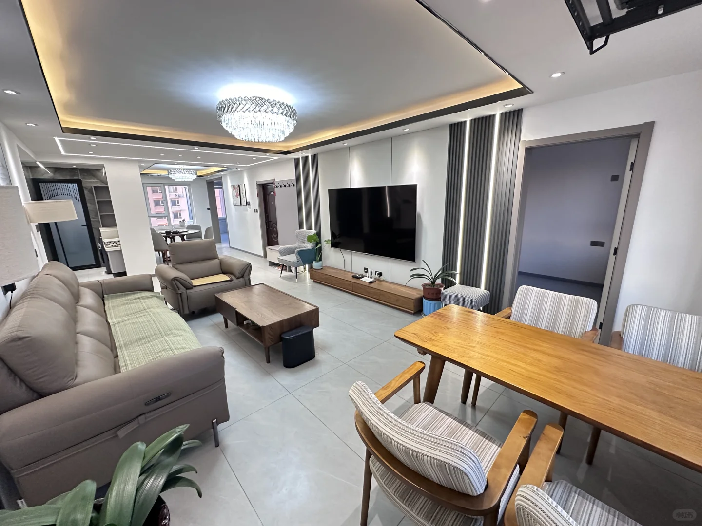 出售一套东晟花园个人装修送家具家电