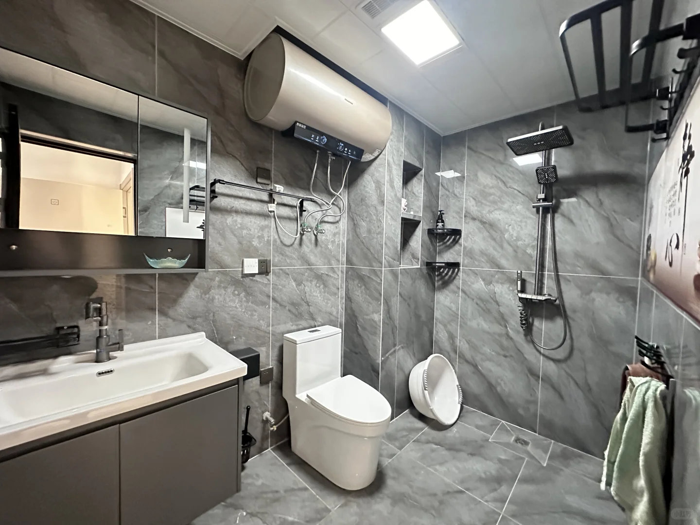 出售一套东晟花园个人装修送家具家电