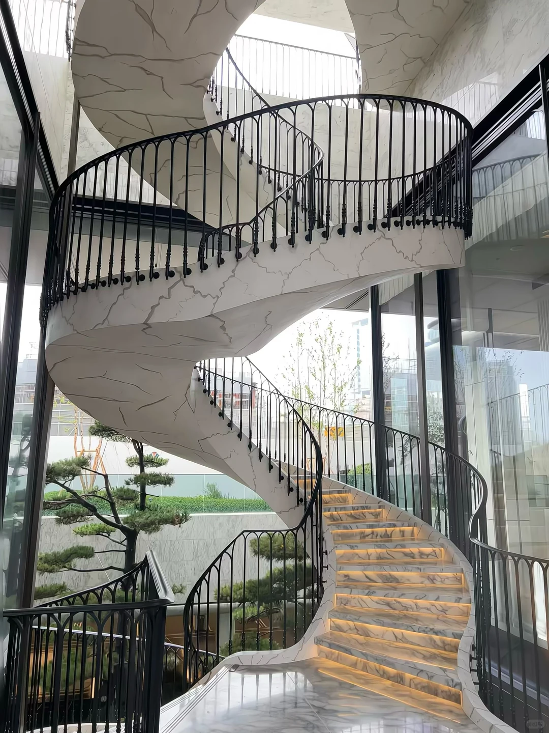 🥂 喜提人生新刻度：340㎡！