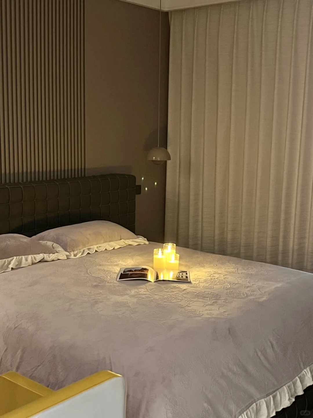 这个带着L衣柜设计的主卧，居然有点好看！