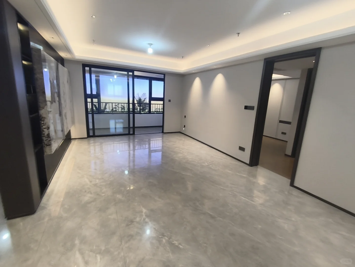 新街口商圈小高层！新房！