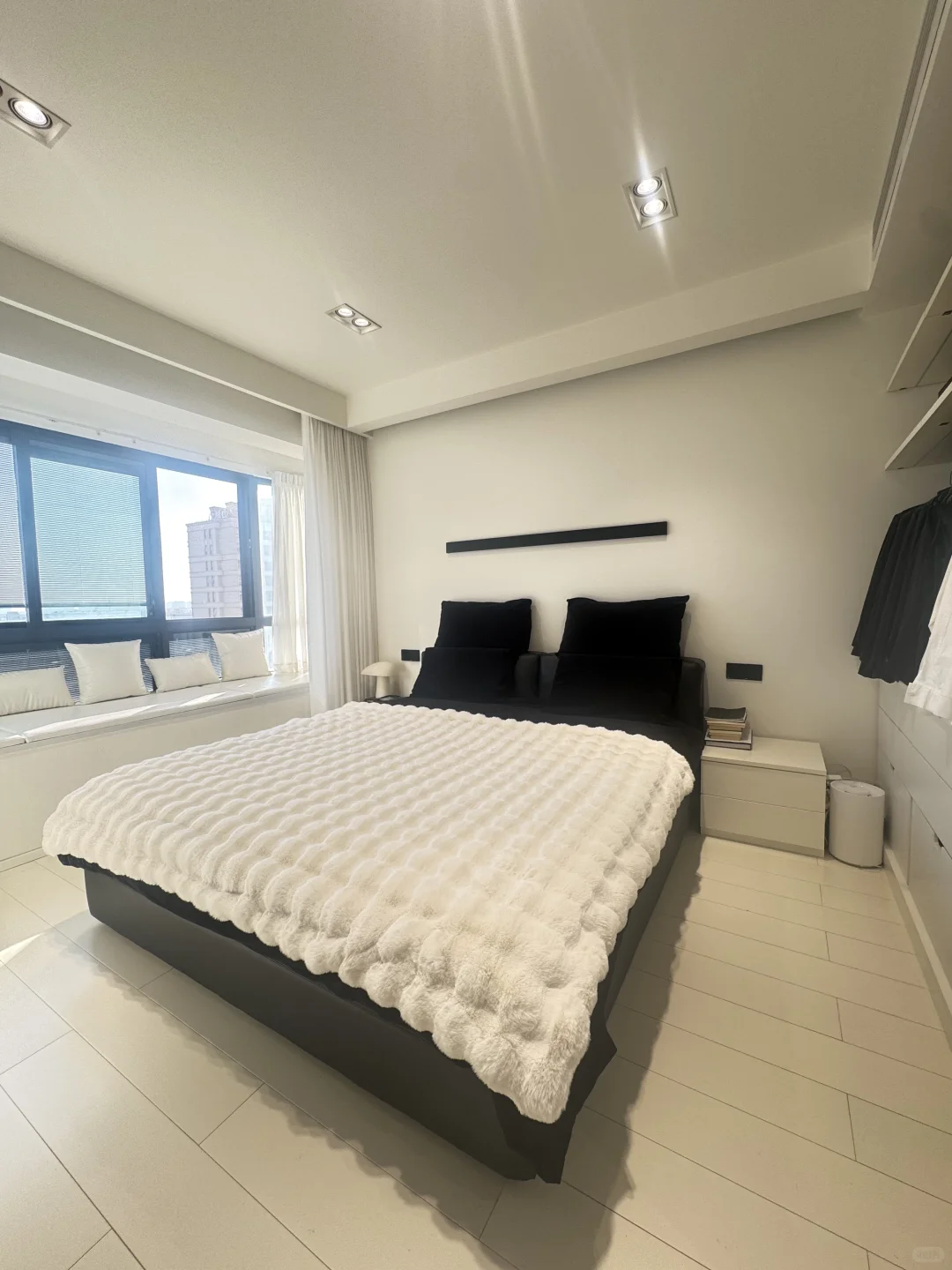 ✨ 阳光从落地窗涌进来，全屋亮到发光～