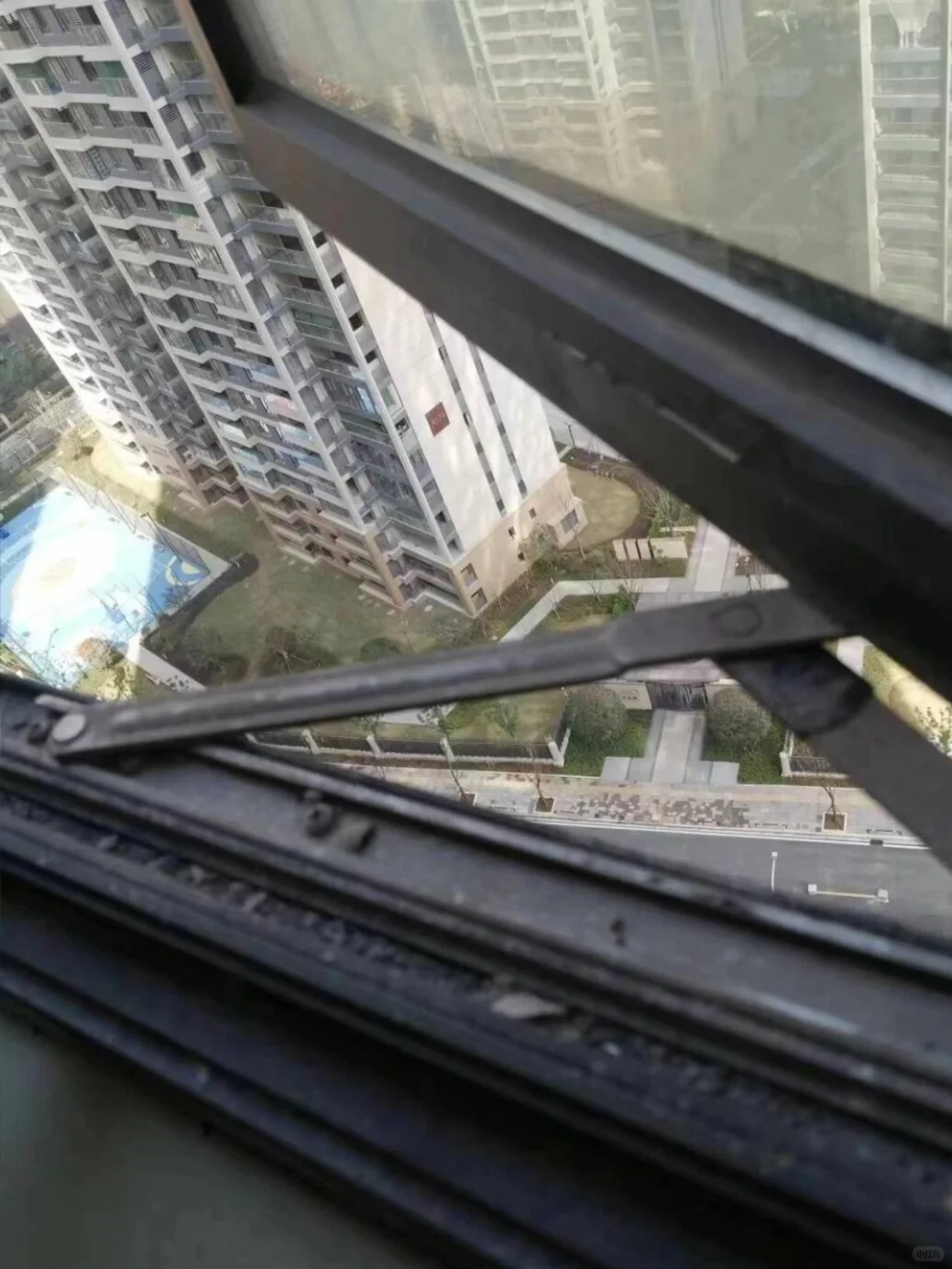 离大谱，重庆110平新房开荒保洁600多完工。