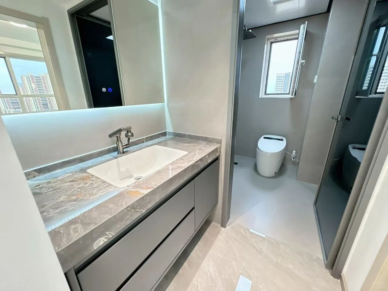 净月 三室一厅 130平 新房首租 压一付一